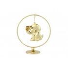 Apzeltīts Suns iekārts ķēdītē aplī, ar SWAROVSKI kristāliem, uz pamatnes, zelta pārklājums. Izmērs 5 х 7 cm.